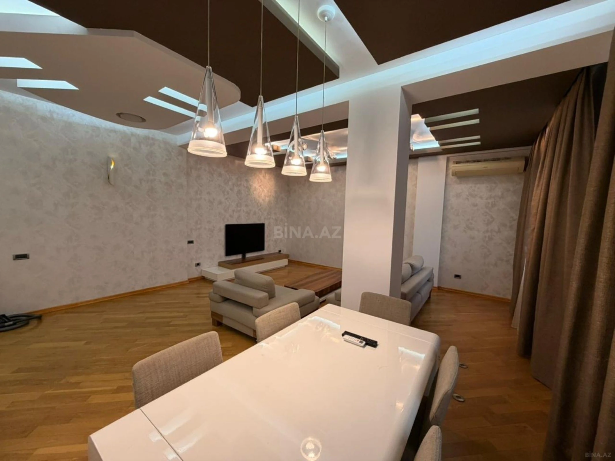 Kirayə verilir 3 otaqlı mənzil 135 m²