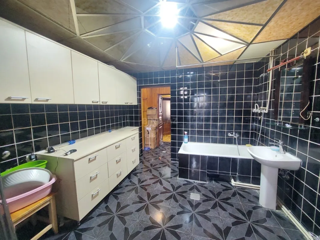 Satılır 5 otaqlı mənzil 120 m²