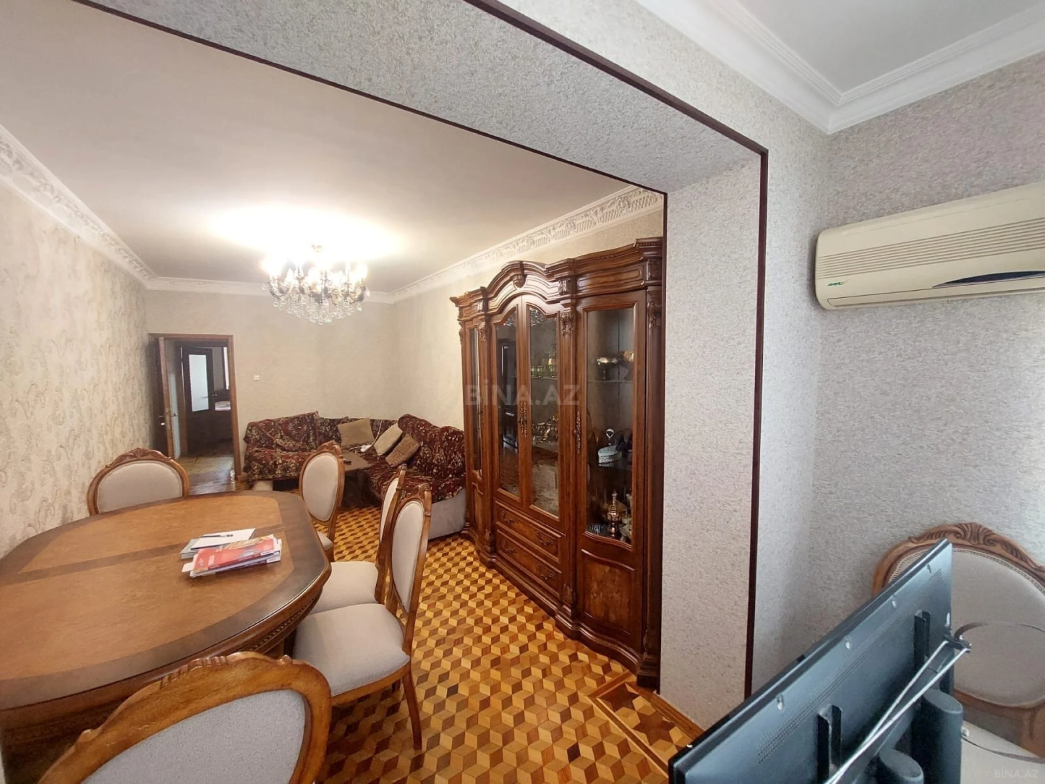 Satılır 5 otaqlı mənzil 120 m²