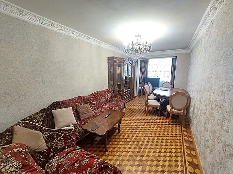 Satılır 5 otaqlı mənzil 120 m²