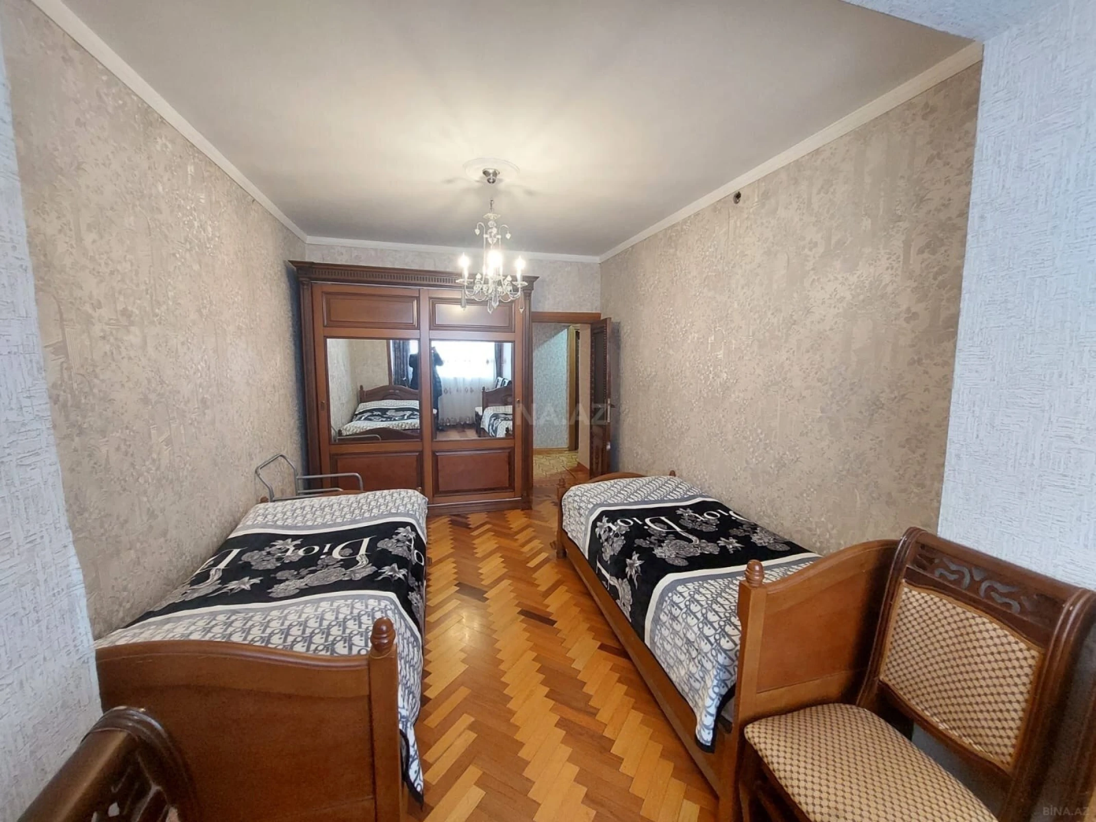 Satılır 5 otaqlı mənzil 120 m²