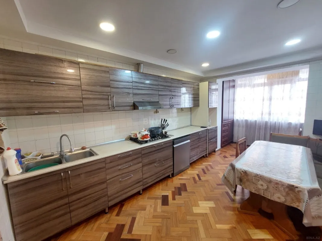 Satılır 5 otaqlı mənzil 120 m²