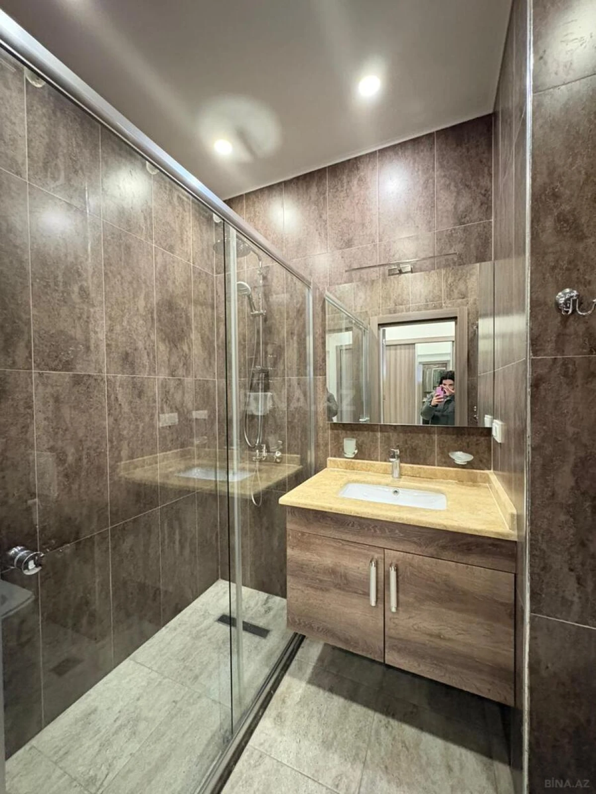 Kirayə verilir 3 otaqlı mənzil 130 m²