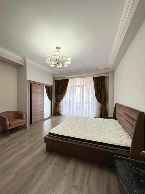 Kirayə verilir 3 otaqlı mənzil 130 m²