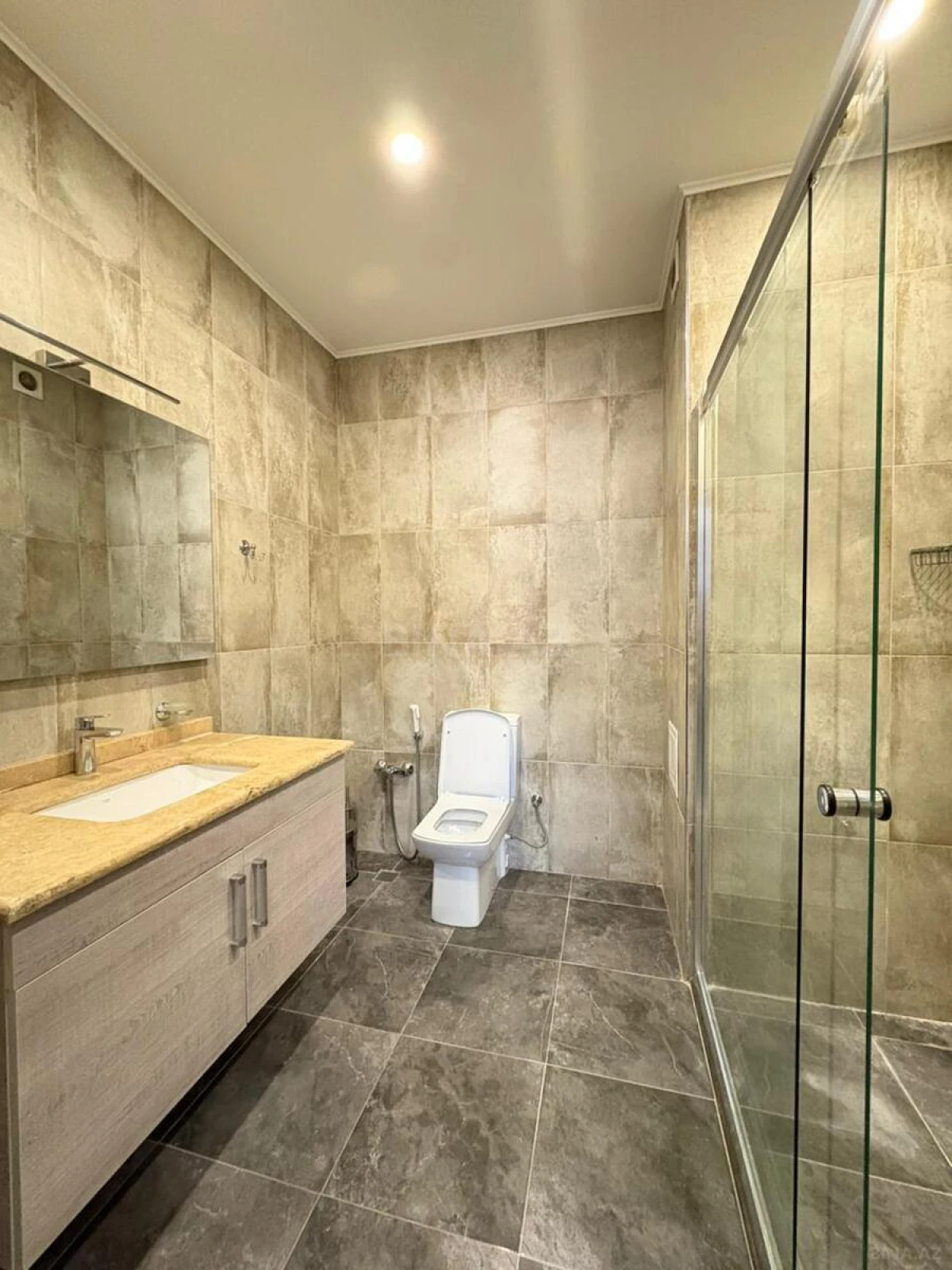 Kirayə verilir 3 otaqlı mənzil 130 m²