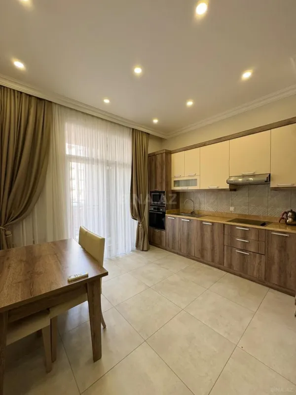 Kirayə verilir 3 otaqlı mənzil 130 m²