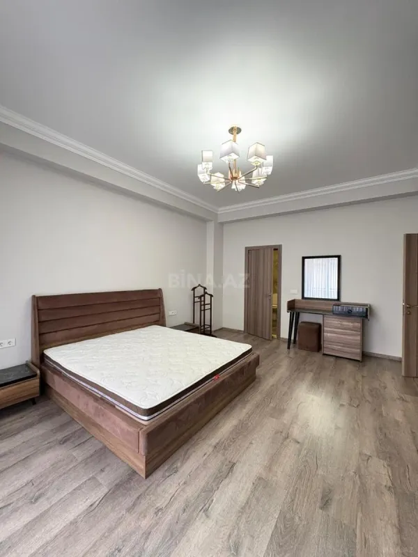 Kirayə verilir 3 otaqlı mənzil 130 m²