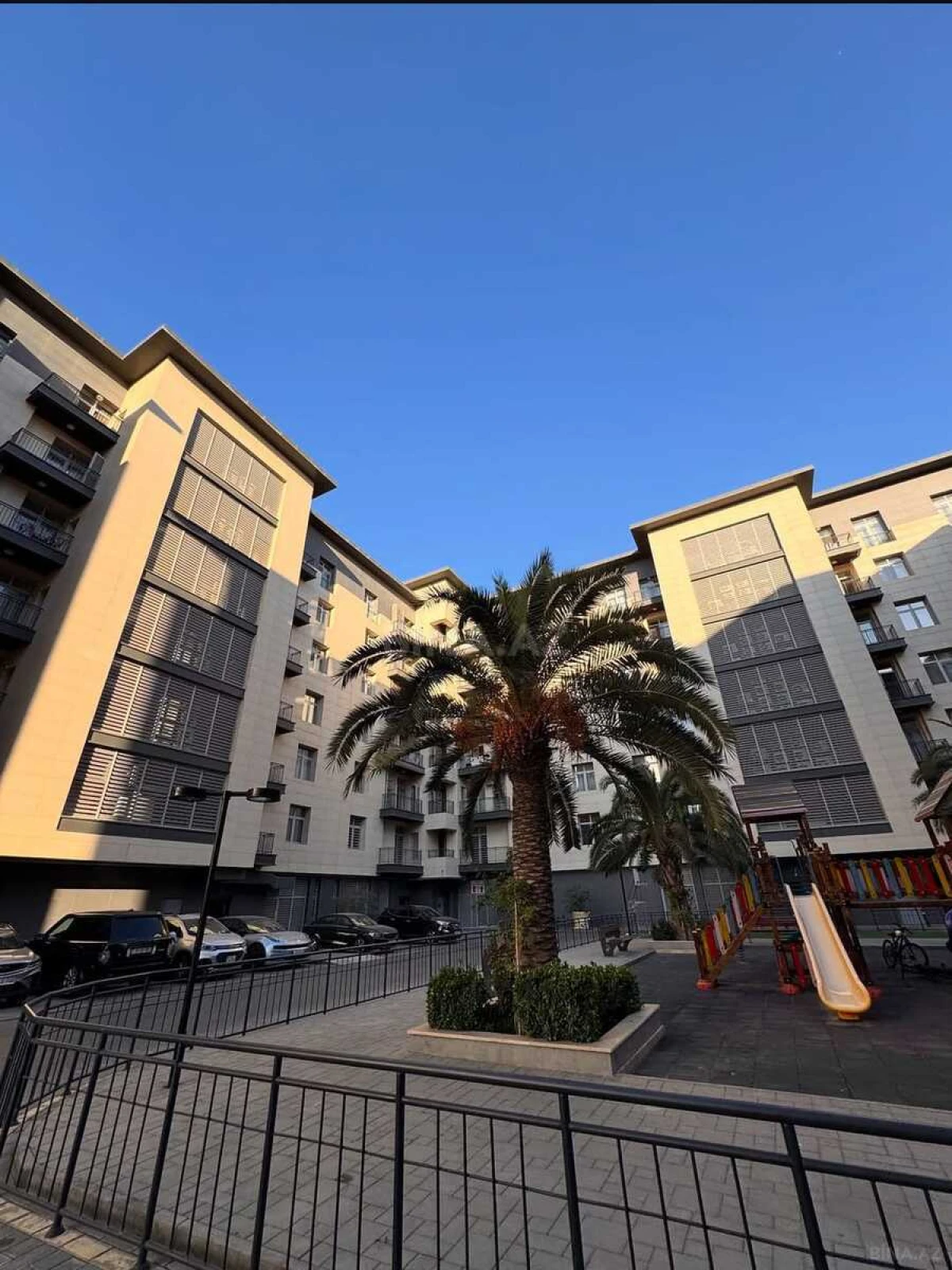 Kirayə verilir 3 otaqlı mənzil 130 m²