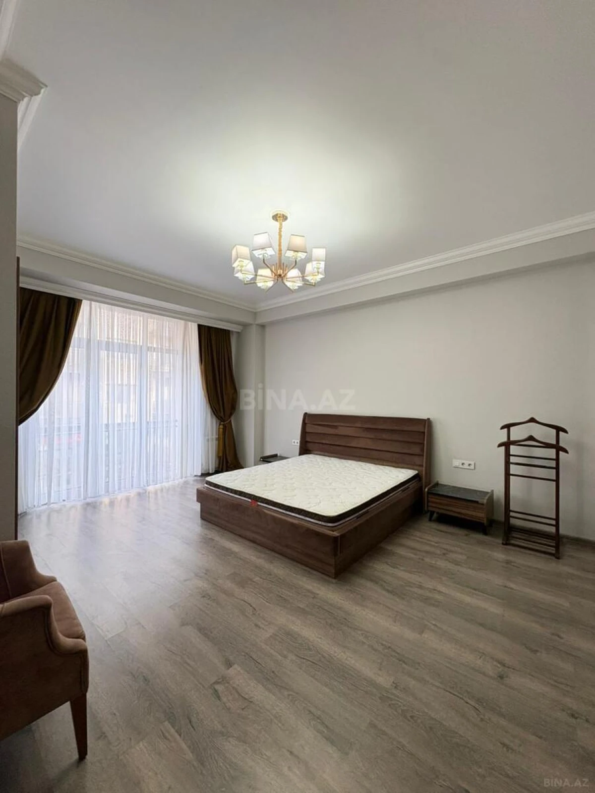Kirayə verilir 3 otaqlı mənzil 130 m²