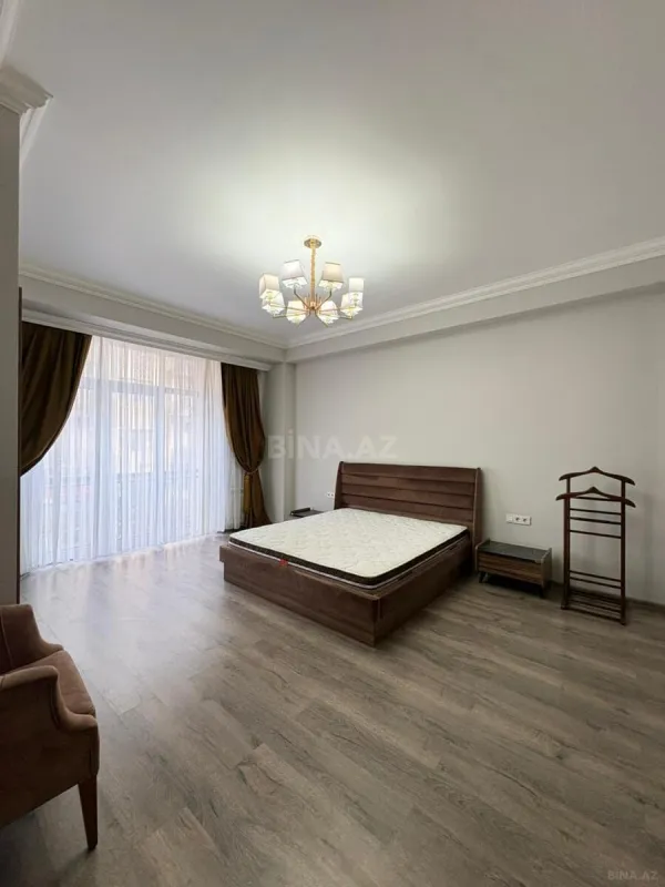 Kirayə verilir 3 otaqlı mənzil 130 m²