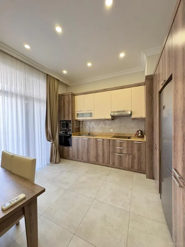 Kirayə verilir 3 otaqlı mənzil 130 m²
