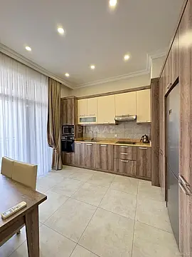 Kirayə verilir 3 otaqlı mənzil 130 m²