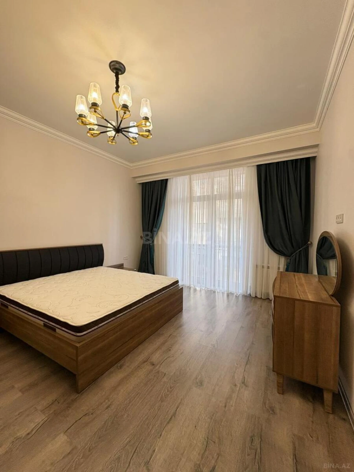 Kirayə verilir 3 otaqlı mənzil 130 m²