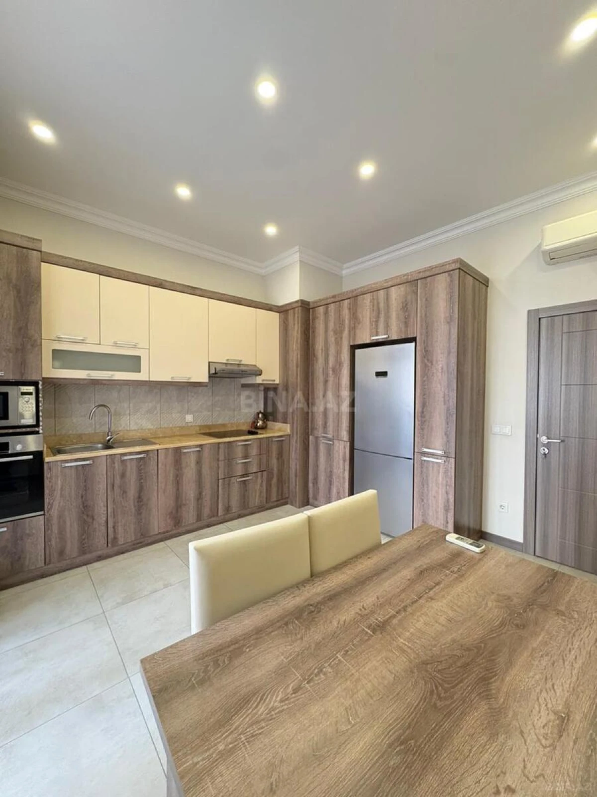 Kirayə verilir 3 otaqlı mənzil 130 m²