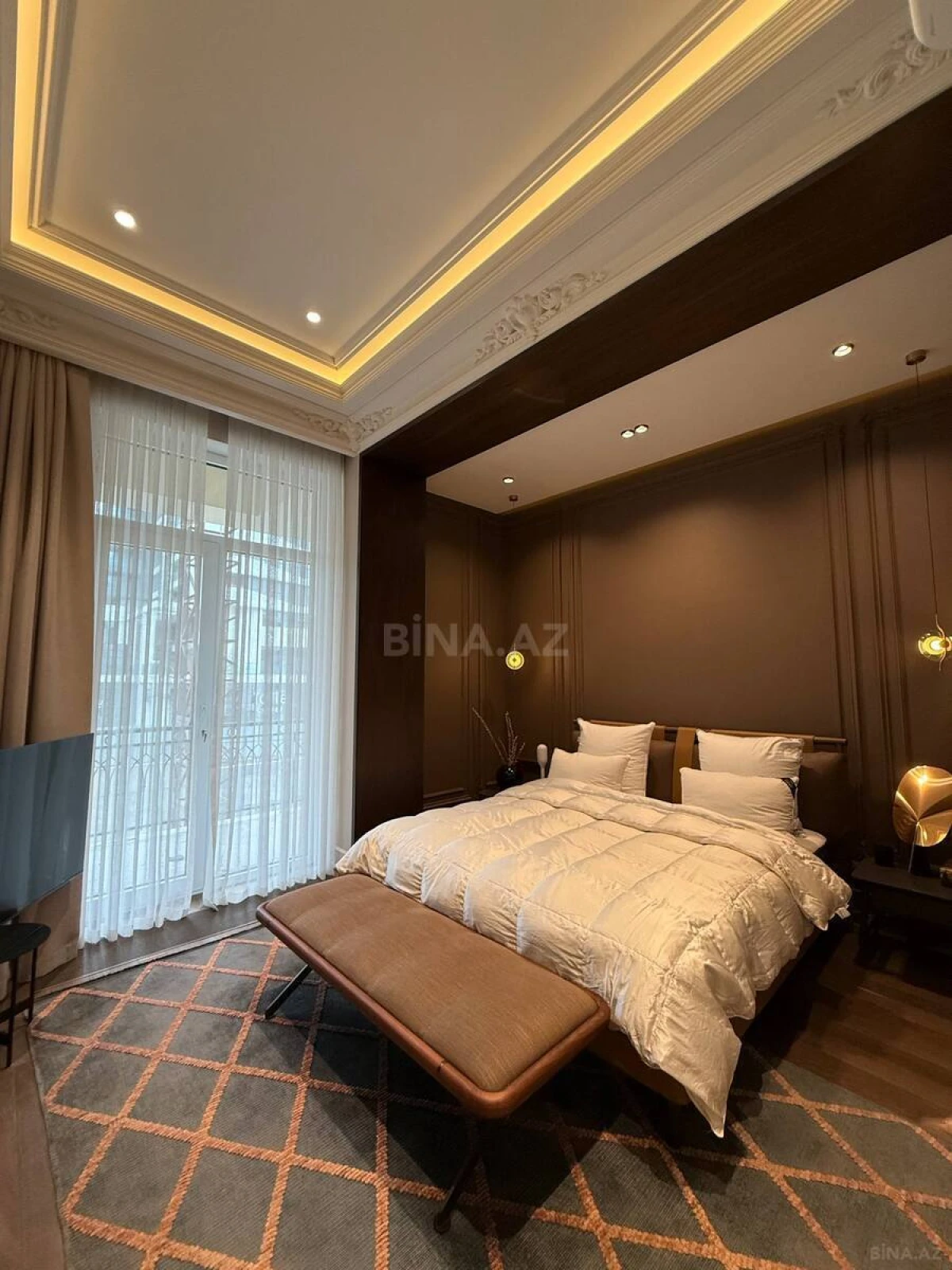 Satılır 3 otaqlı mənzil 180.5 m²