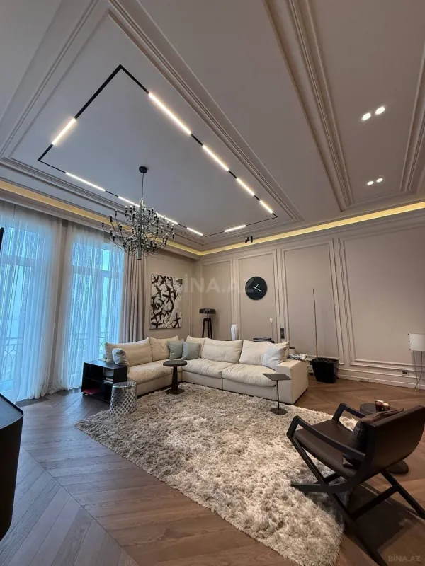 Satılır 3 otaqlı mənzil 180.5 m²