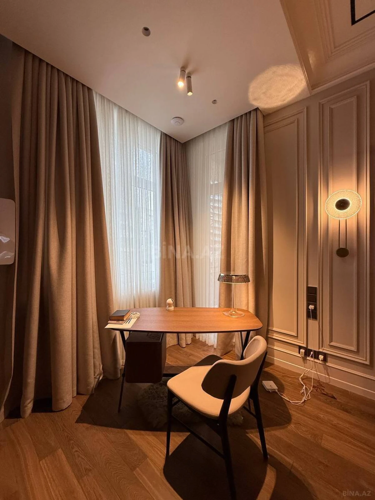 Satılır 3 otaqlı mənzil 180.5 m²