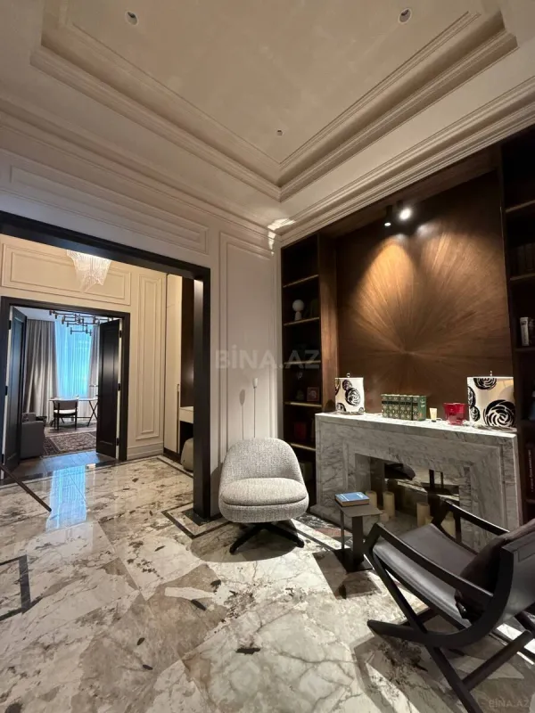 Satılır 3 otaqlı mənzil 180.5 m²