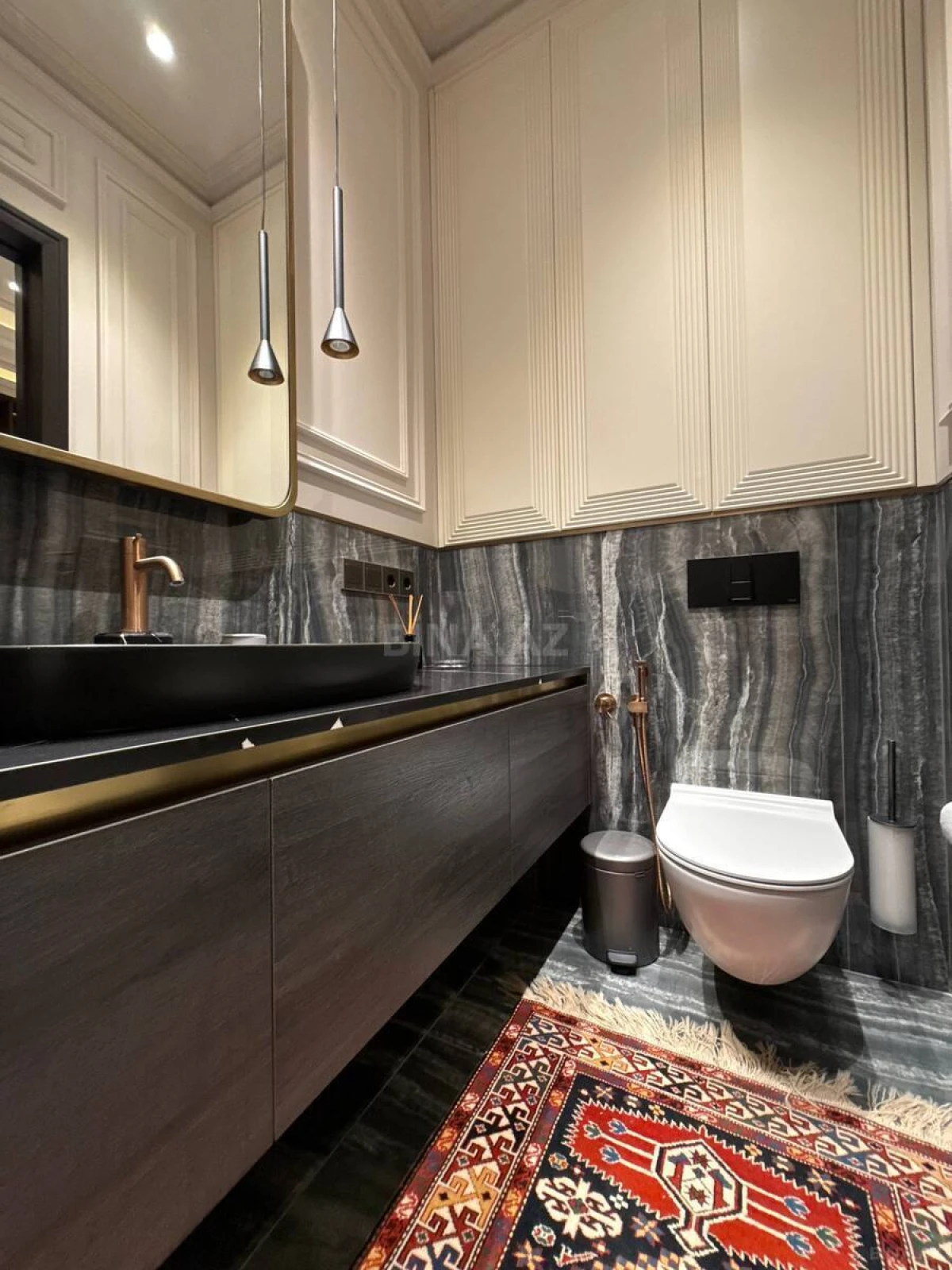 Satılır 3 otaqlı mənzil 180.5 m²