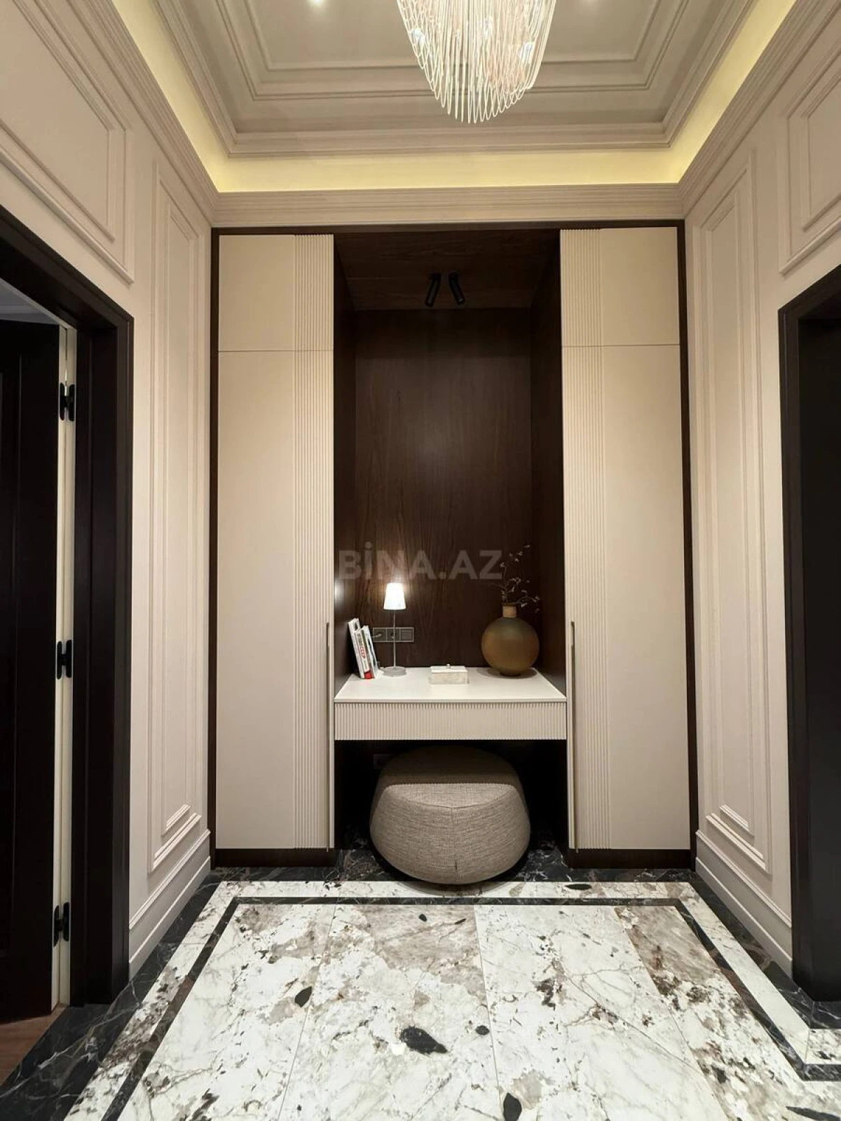 Satılır 3 otaqlı mənzil 180.5 m²