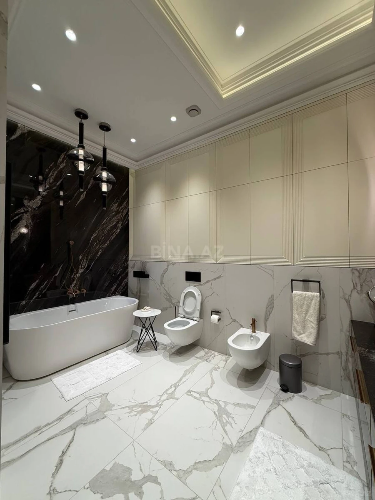 Satılır 3 otaqlı mənzil 180.5 m²