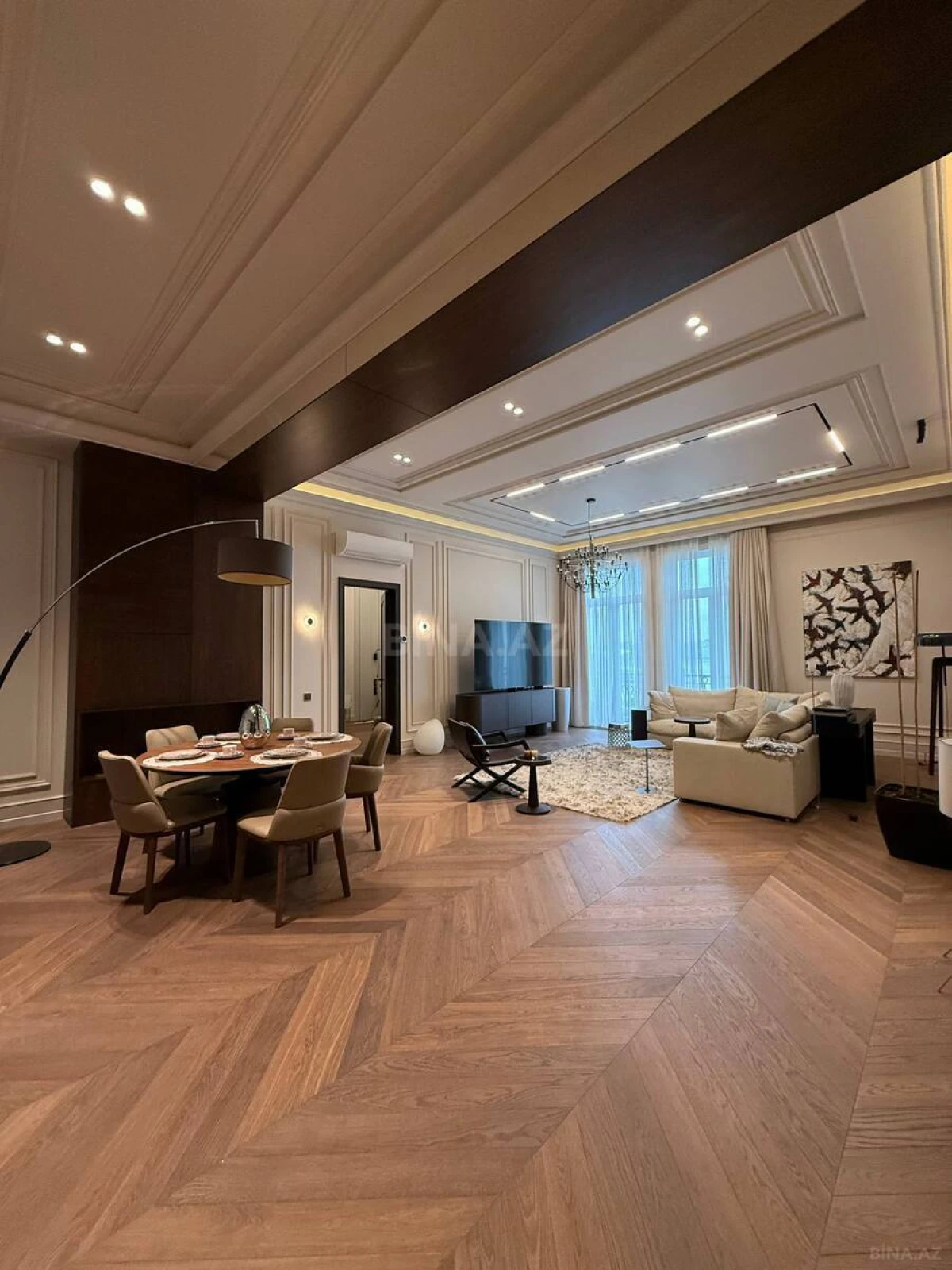 Satılır 3 otaqlı mənzil 180.5 m²