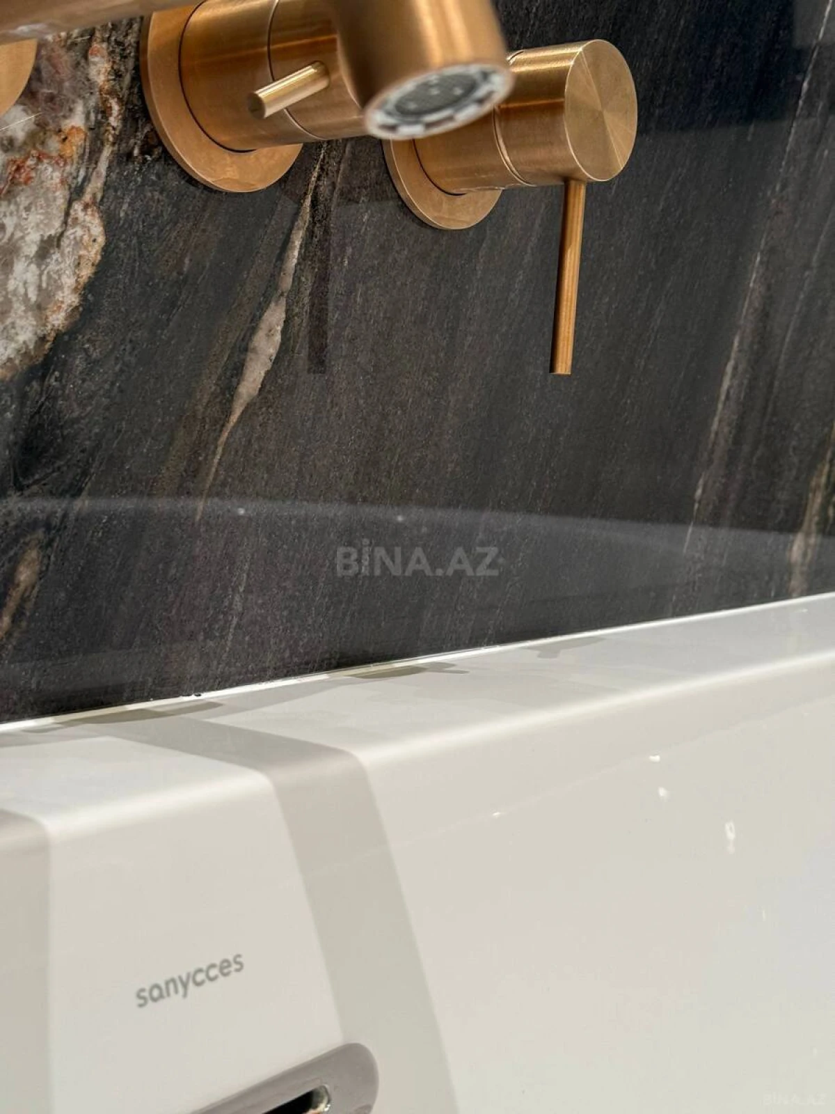 Satılır 3 otaqlı mənzil 180.5 m²