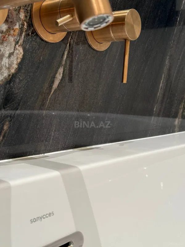 Satılır 3 otaqlı mənzil 180.5 m²