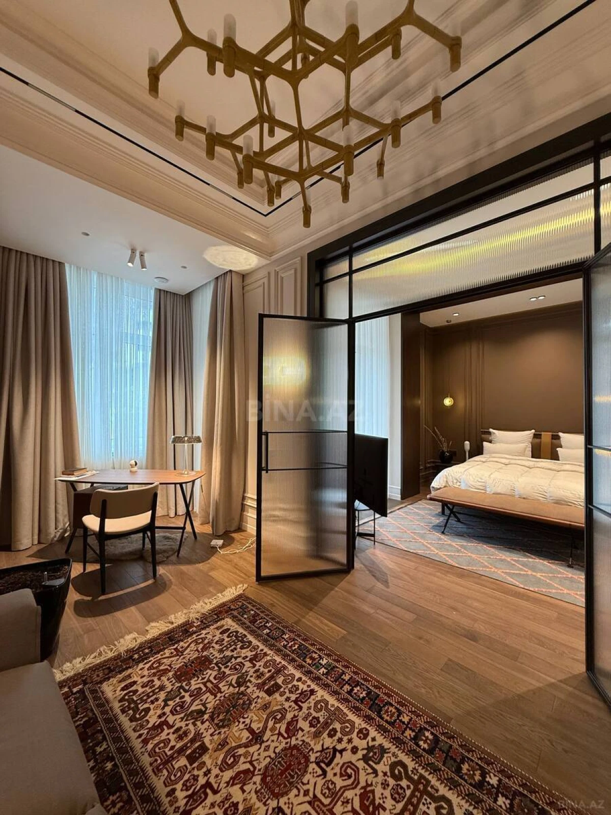 Satılır 3 otaqlı mənzil 180.5 m²