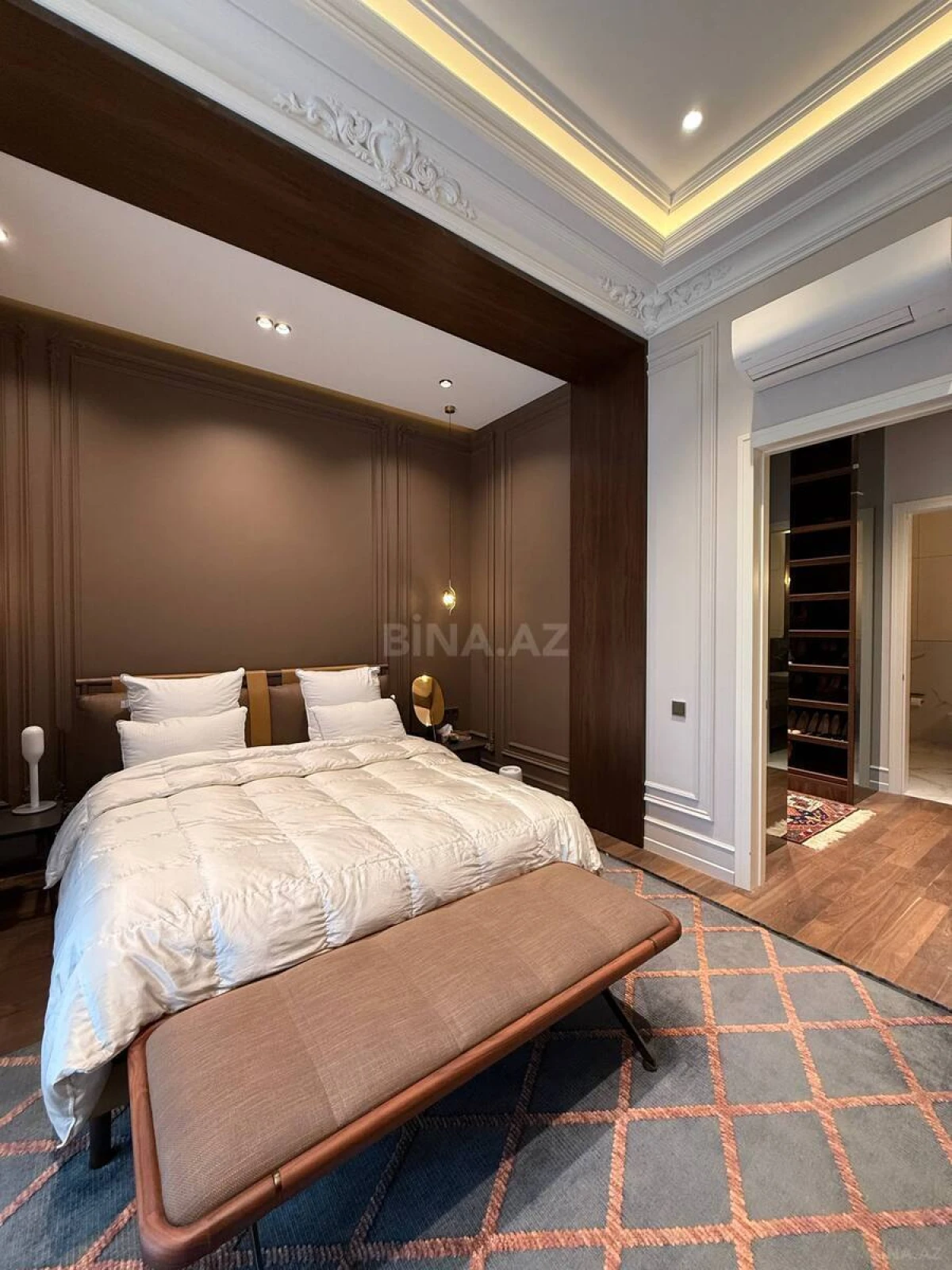 Satılır 3 otaqlı mənzil 180.5 m²