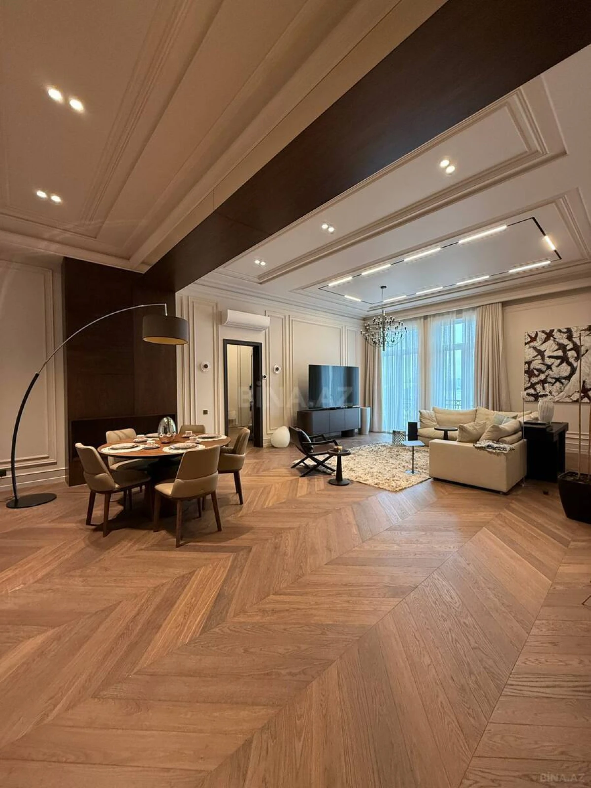 Satılır 3 otaqlı mənzil 180.5 m²