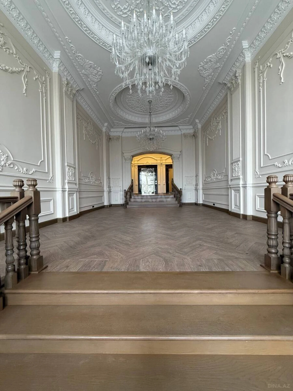 Satılır 3 otaqlı mənzil 180.5 m²