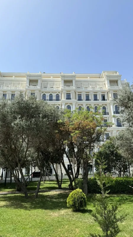 Satılır 3 otaqlı mənzil 180.5 m²