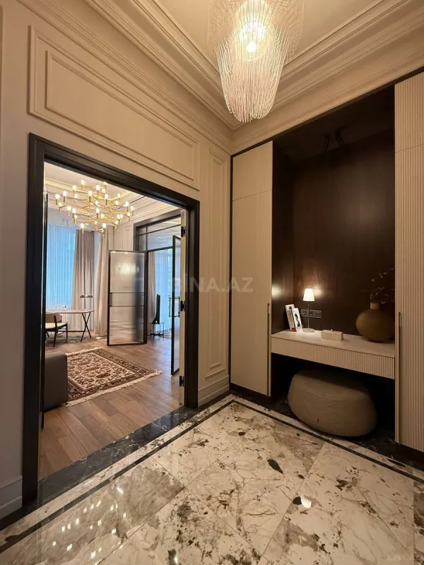 Satılır 3 otaqlı mənzil 180.5 m²