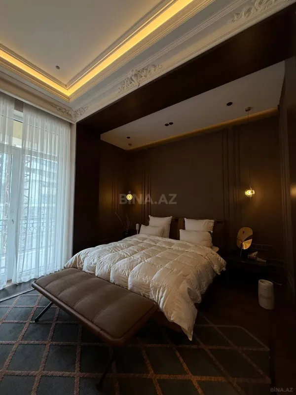 Satılır 3 otaqlı mənzil 180.5 m²