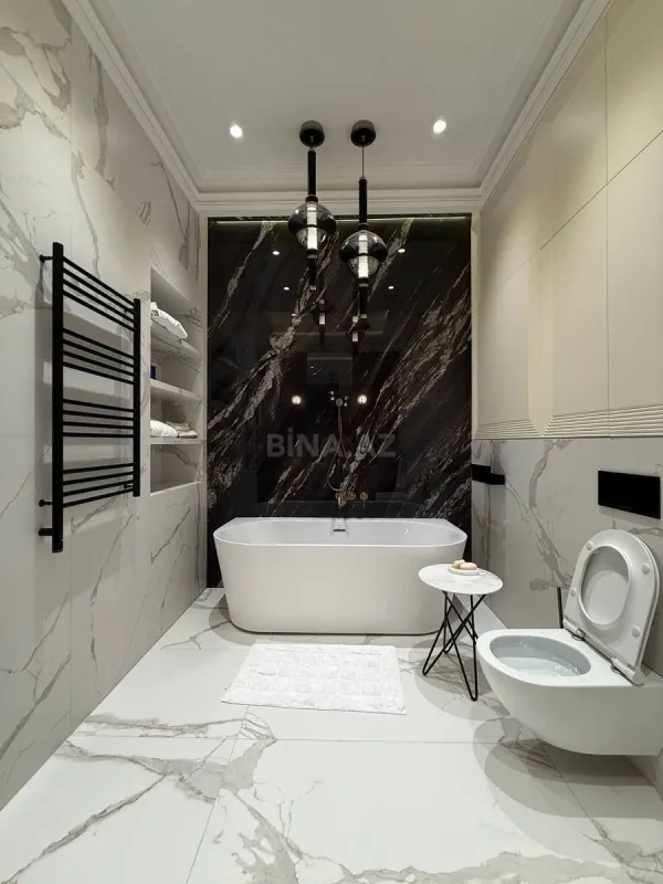 Satılır 3 otaqlı mənzil 180.5 m²