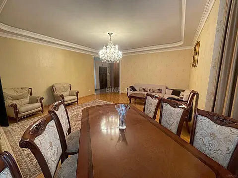 Satılır 3 otaqlı mənzil 125 m²