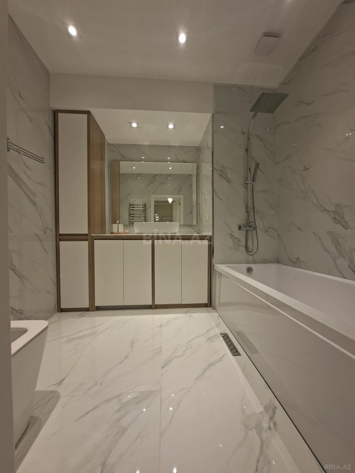 Kirayə verilir 3 otaqlı mənzil 140 m²