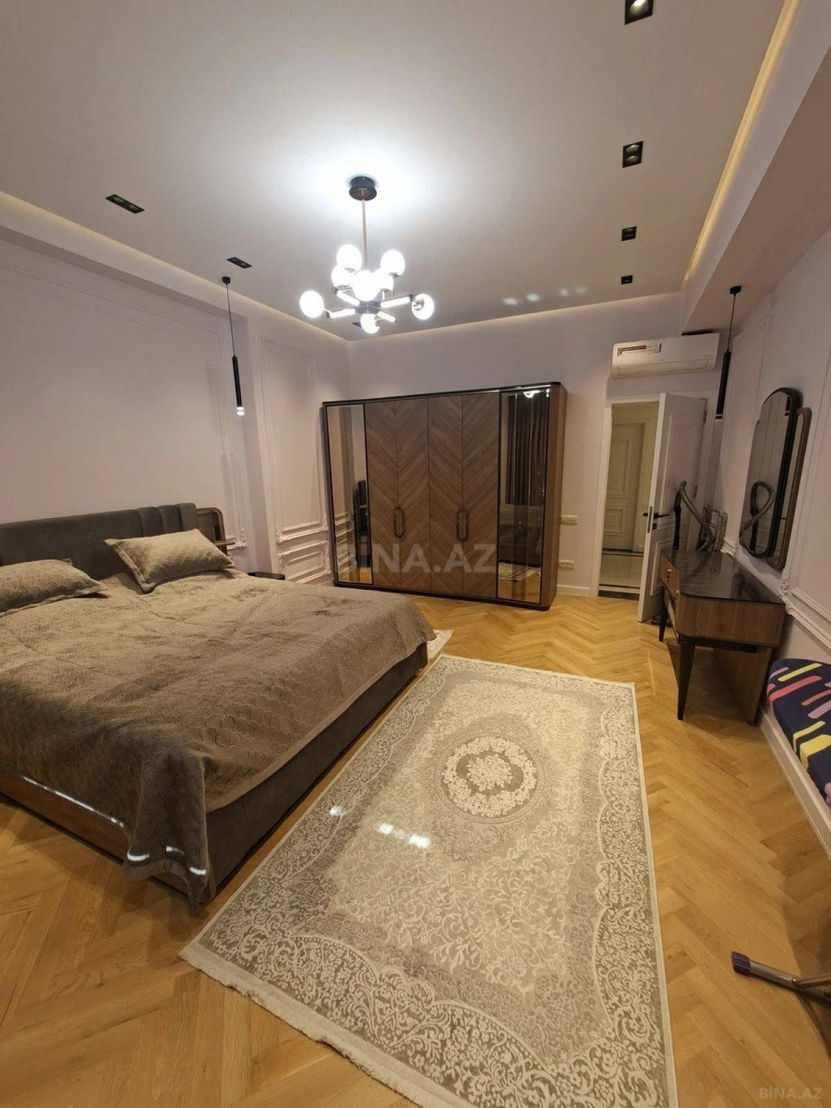 Kirayə verilir 3 otaqlı mənzil 140 m²