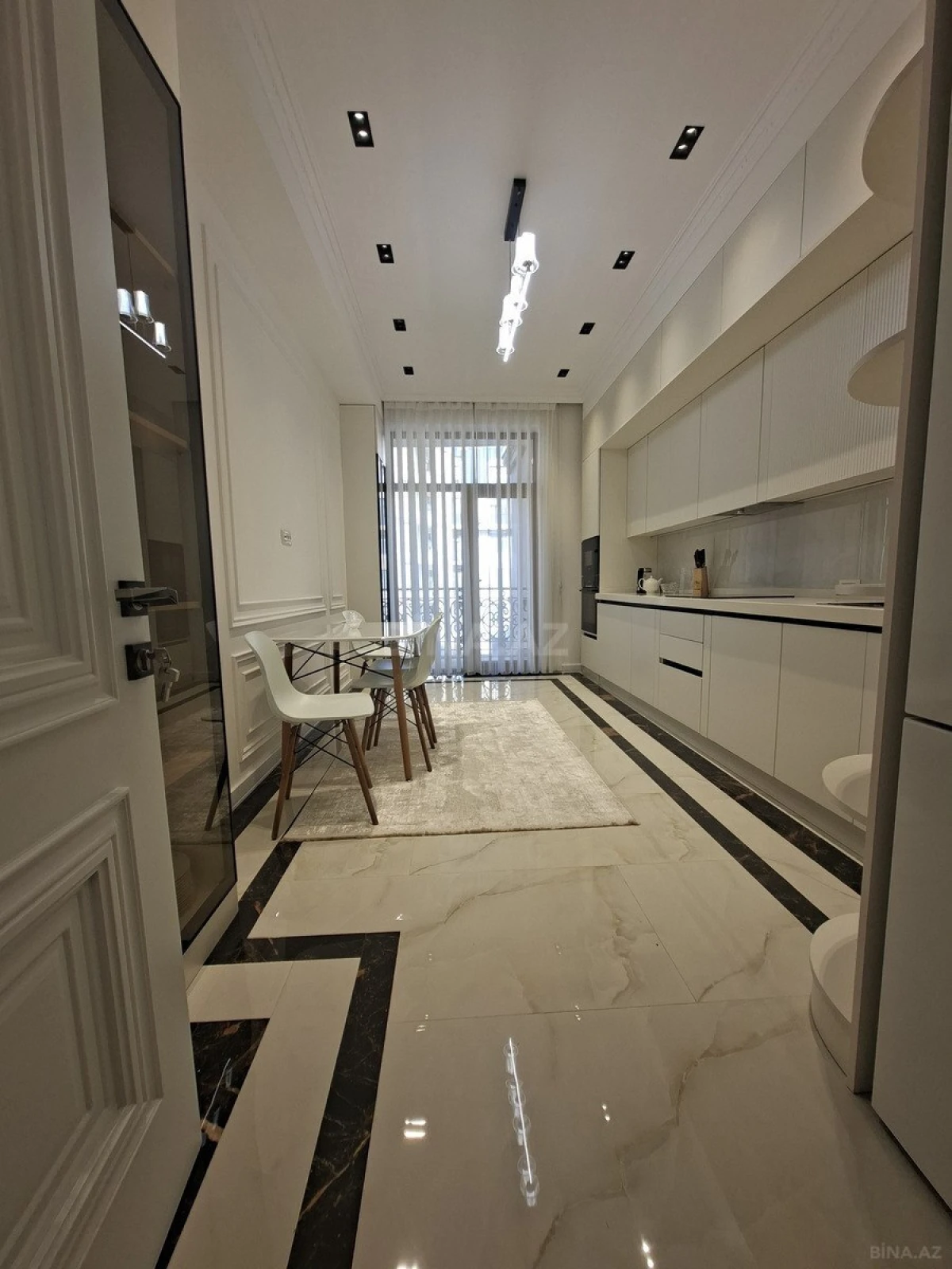 Kirayə verilir 3 otaqlı mənzil 140 m²