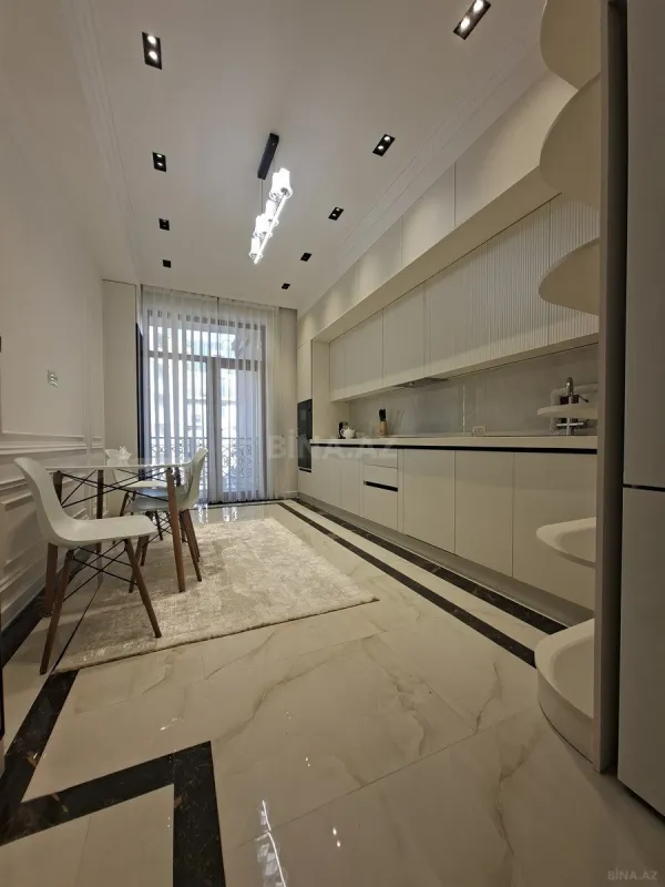 Kirayə verilir 3 otaqlı mənzil 140 m²