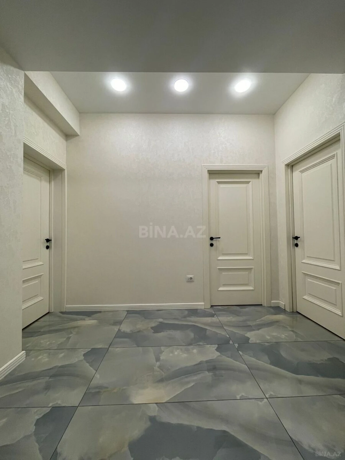Satılır 3 otaqlı mənzil 93 m²