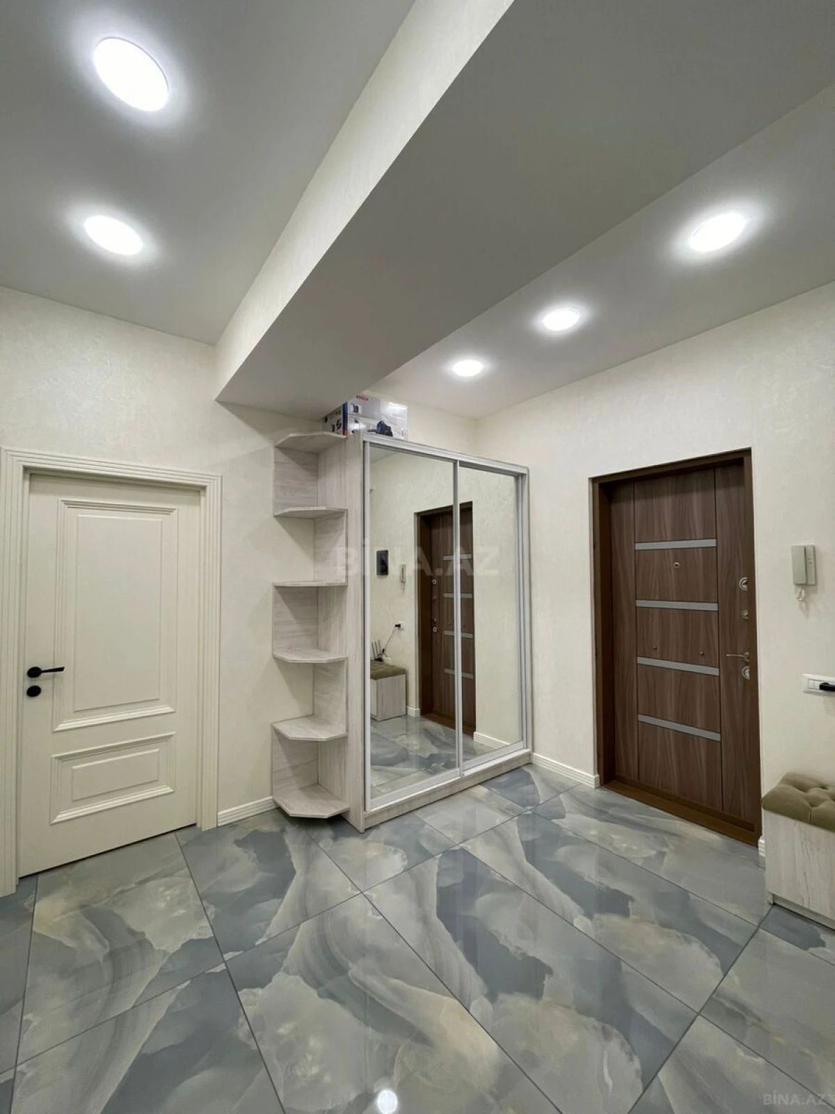 Satılır 3 otaqlı mənzil 93 m²