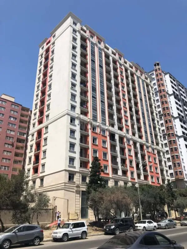 Satılır 3 otaqlı mənzil 93 m²