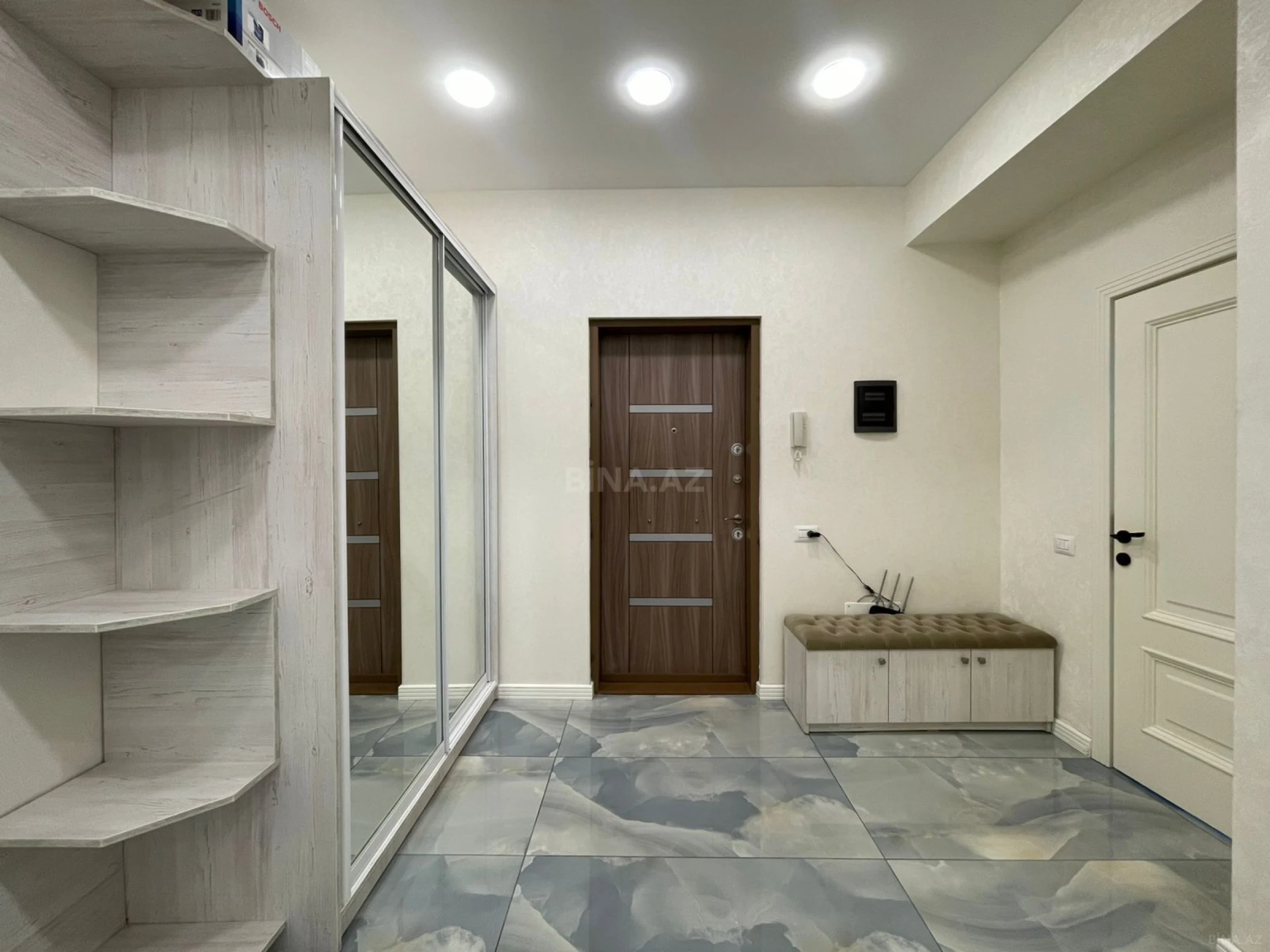 Satılır 3 otaqlı mənzil 93 m²