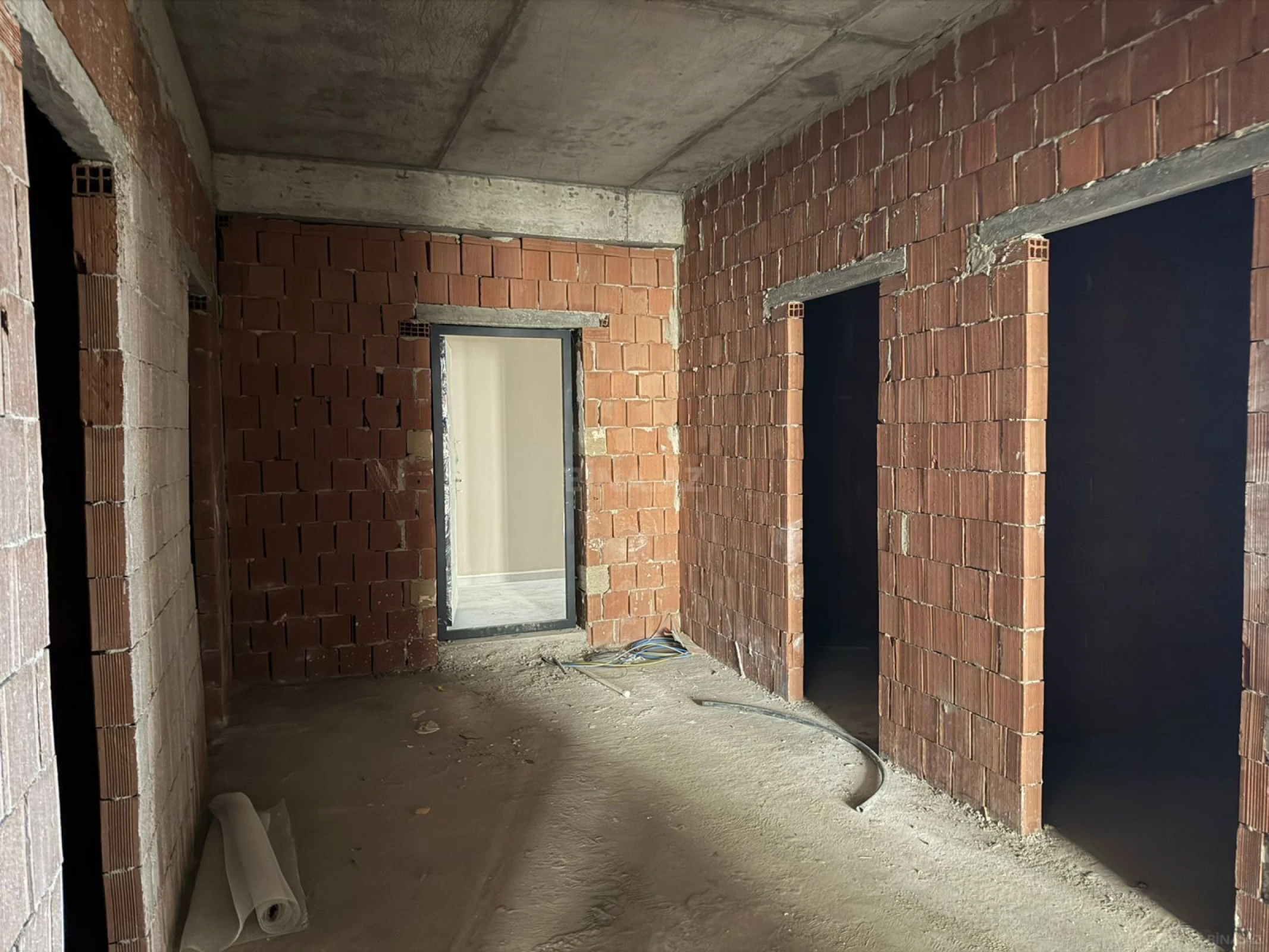 Satılır 4 otaqlı mənzil 221.1 m²