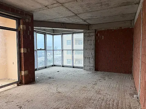Satılır 4 otaqlı mənzil 221.1 m²