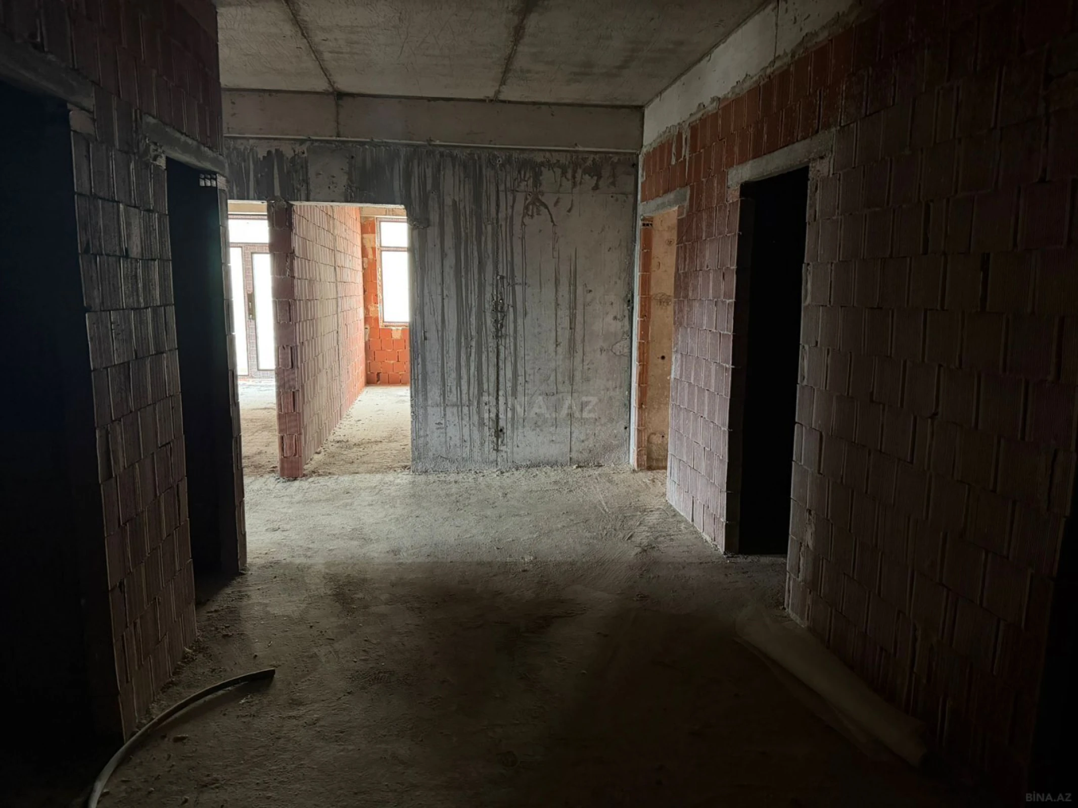 Satılır 4 otaqlı mənzil 221.1 m²