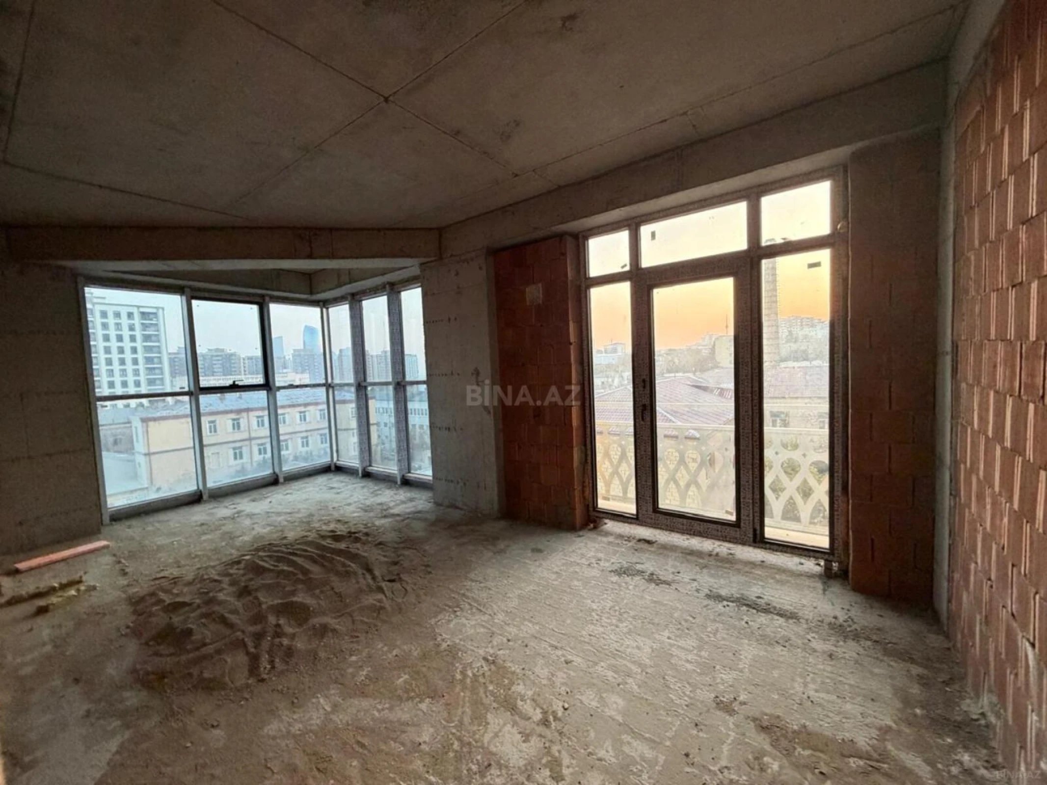 Satılır 3 otaqlı mənzil 124.1 m²