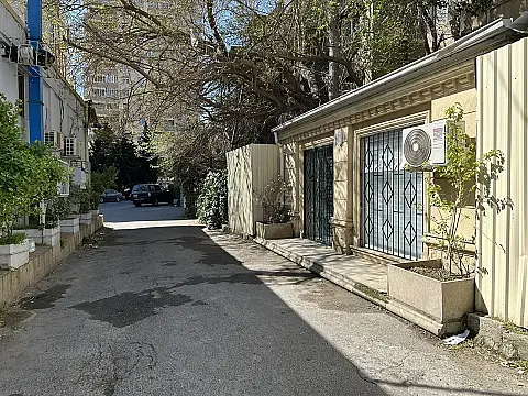 Kirayə verilir 4 otaqlı ofis 104 m²